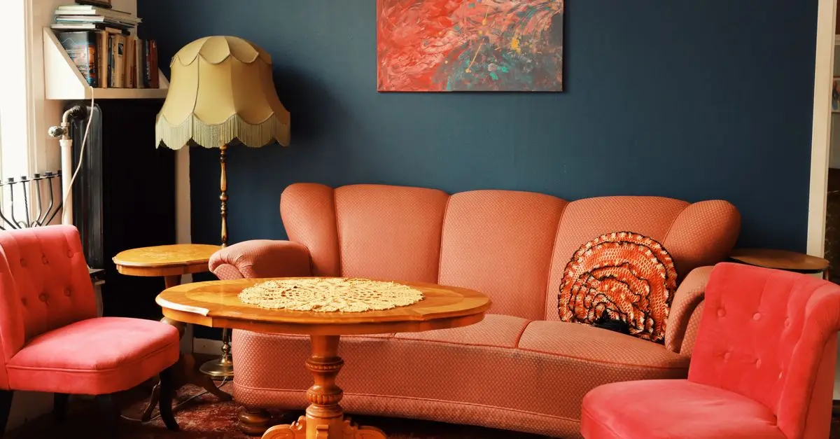 Cómo elegir la pintura perfecta para renovar tus muebles antiguos