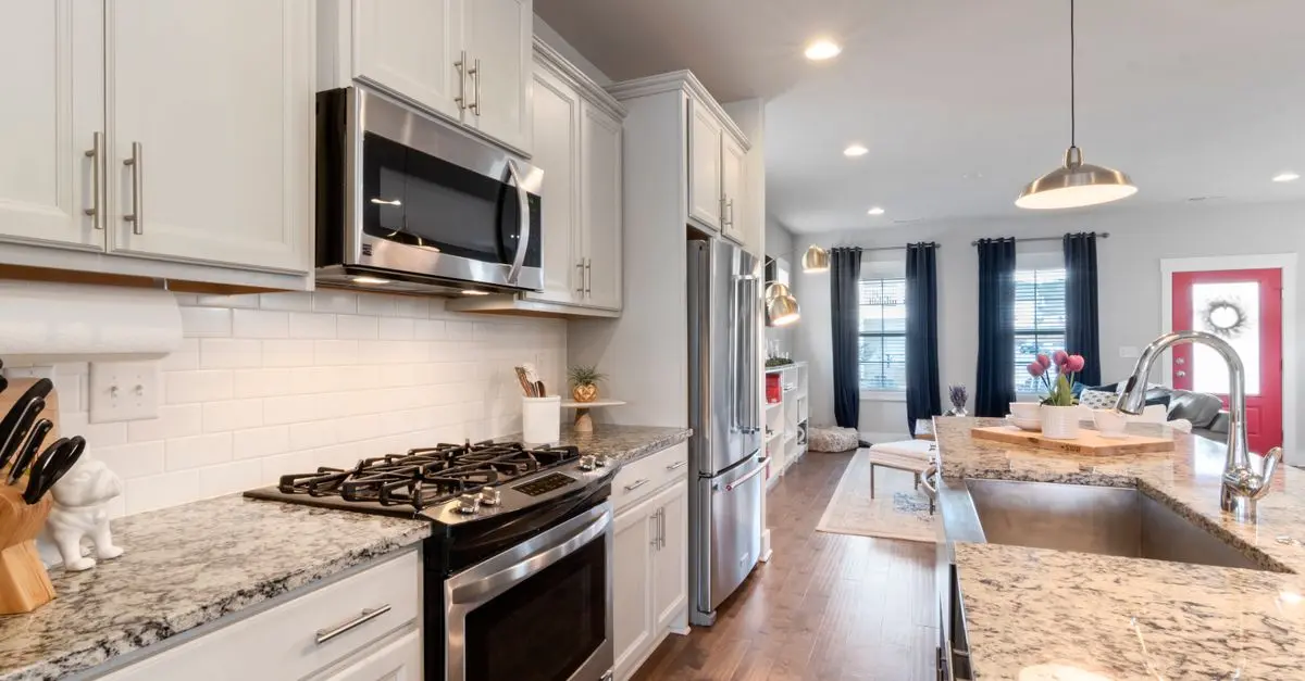 Guía práctica para pintar azulejos y renovar tu cocina