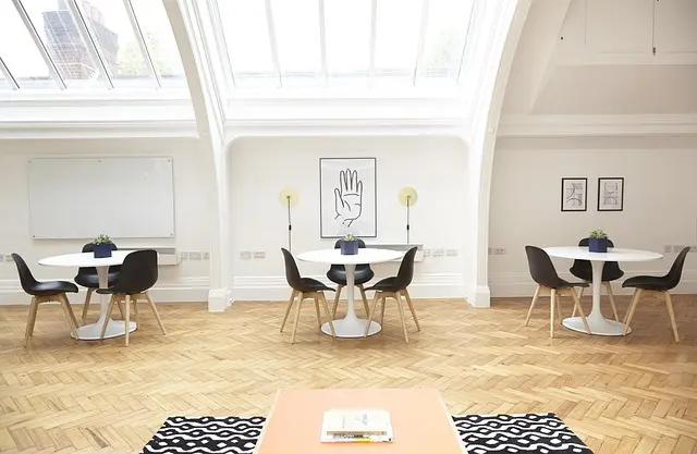 Cómo elegir la pintura adecuada para tus muebles de madera